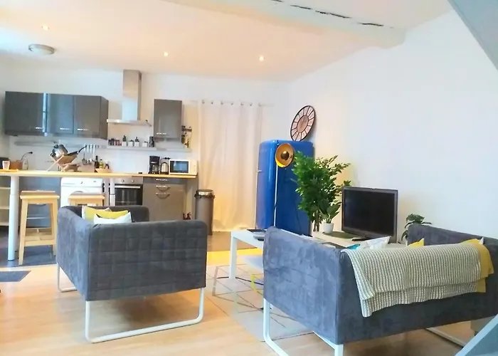 A La Grosse Armee - Dans Hotel Particulier, Hypercentre Avec Garage, Au Calme